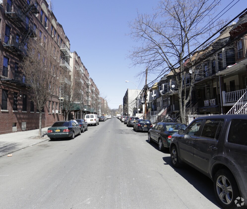 Foto del edificio - 1335-1361 College Ave