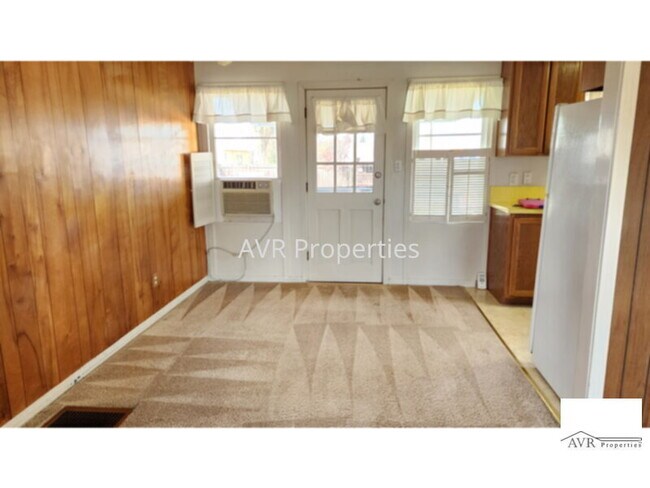Foto del edificio - Lovely downtown three bedroom home