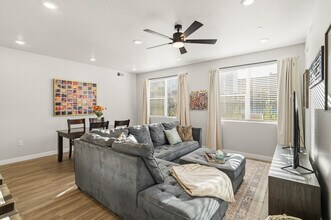 Building Photo - 206 N Chapparell Dr