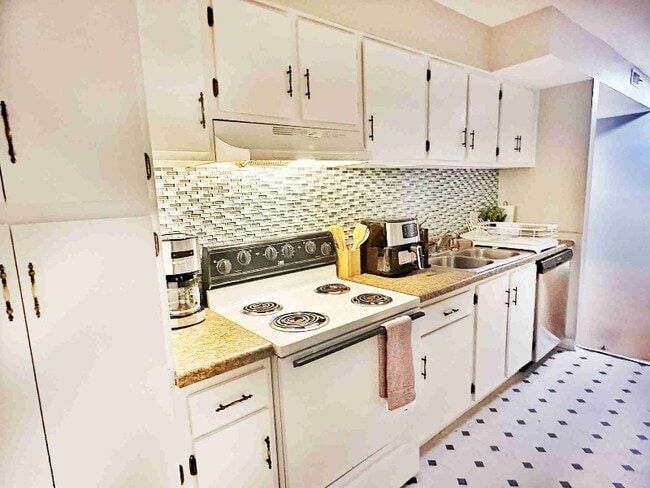 Photo - 135 Kingsbury Dr Townhome