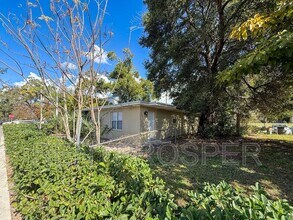 Building Photo - 810 Eresken Ave