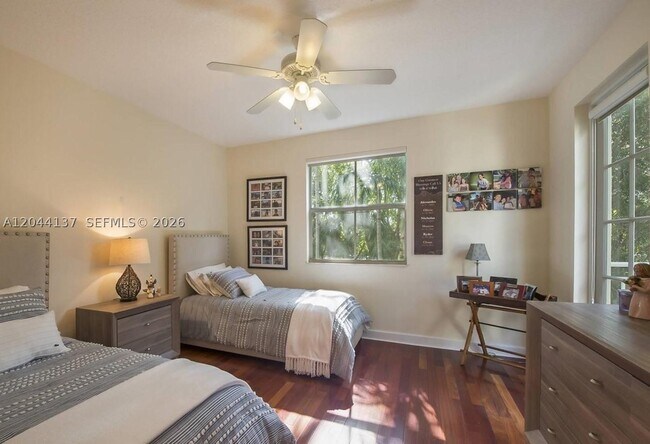 Foto del edificio - 7622 SW 102nd St