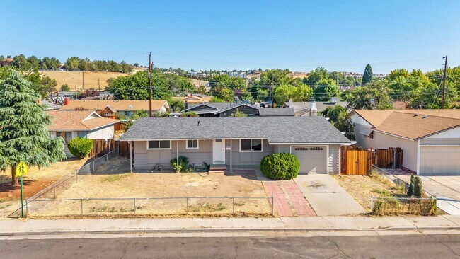 Building Photo - 2565 Pequop St