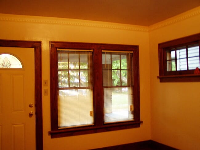Living Room - 2433 Maplewood Ave