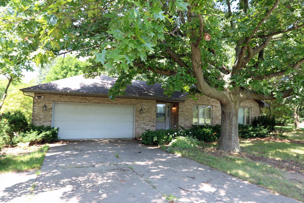 4282 Cleveland Ave, Stevensville, MI 49127 House Rental in