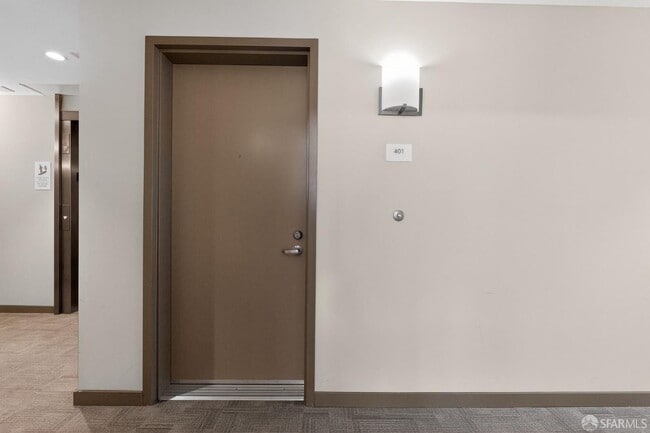 Building Photo - 10 Innes Ct