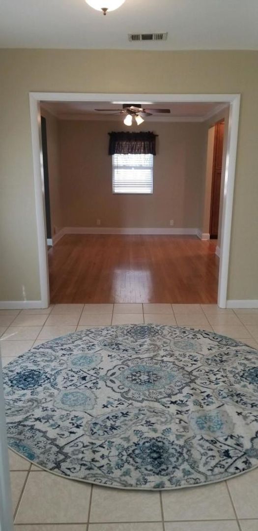 Building Photo - Update Florida Cottage in Valparaiso