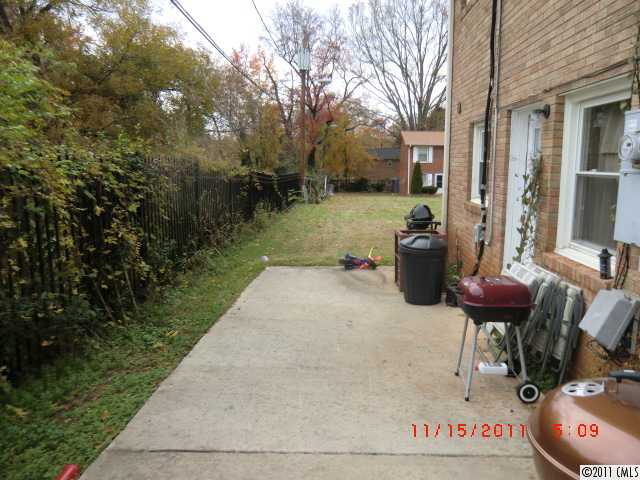 Exterior de la parte trasera - Skyland Terrace Apartments