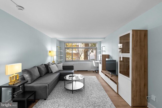 Foto del edificio - 2401 H St NW