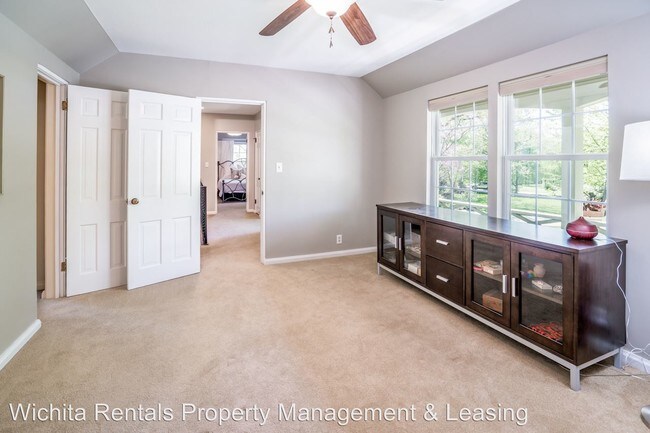 Building Photo - 3 br, 3.5 bath House - 8 S. Colonial Court