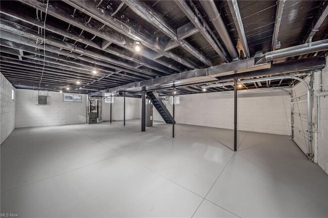 Building Photo - 162 12th St