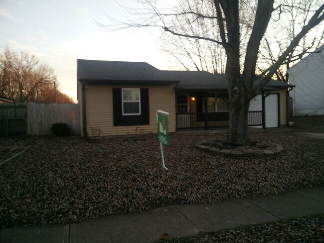 Foto del edificio - 3 Bedroom with Huge Fenced Back yard