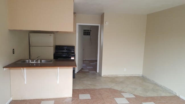 1 Bedroom living room - 429 N 15th St