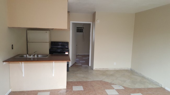 1 habitación, sala de estar - 429 N 15th St