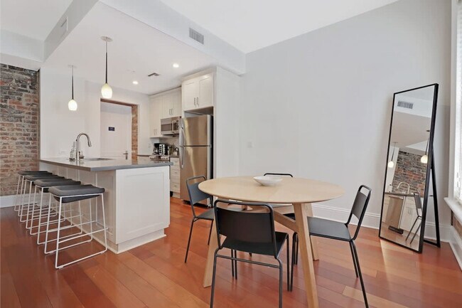 Foto del edificio - 822 Perdido St