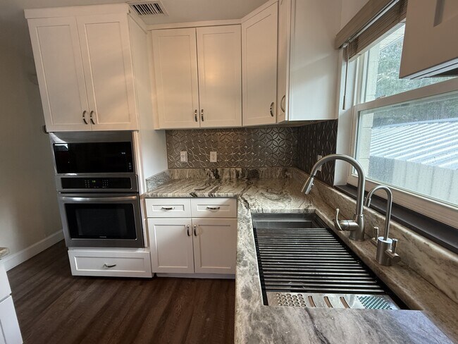 Foto del edificio - 2304 Country Club Rd