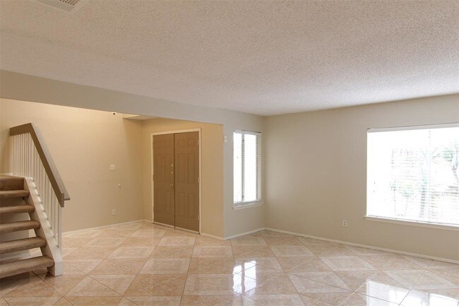 Foto del edificio - 11605 Lakeside Park Dr