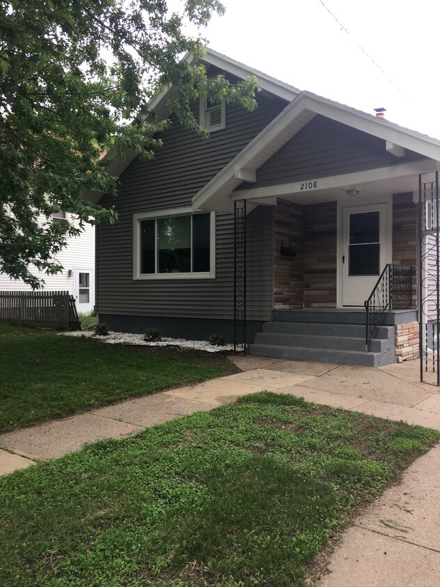 2108 S Helen St, Sioux City, IA 51106 House Rental in Sioux City, IA
