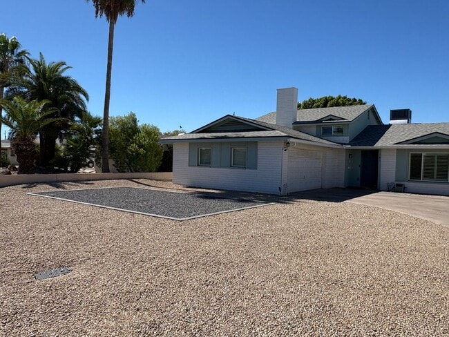 Building Photo - 121 E Santa Cruz Dr