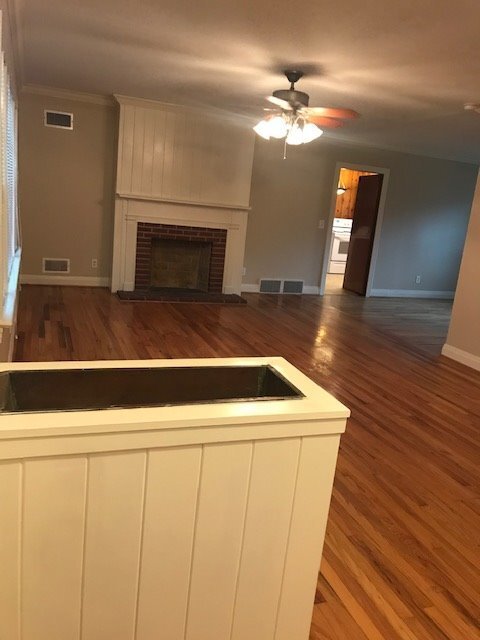 Building Photo - 325 Moorefield Dr