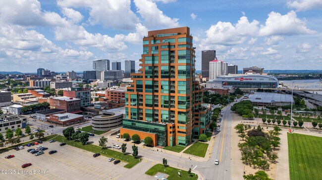 Foto del edificio - 222 E Witherspoon St