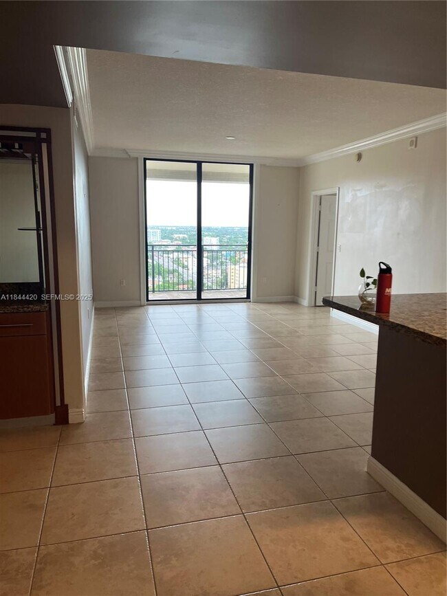 Foto del edificio - 888 Douglas Rd