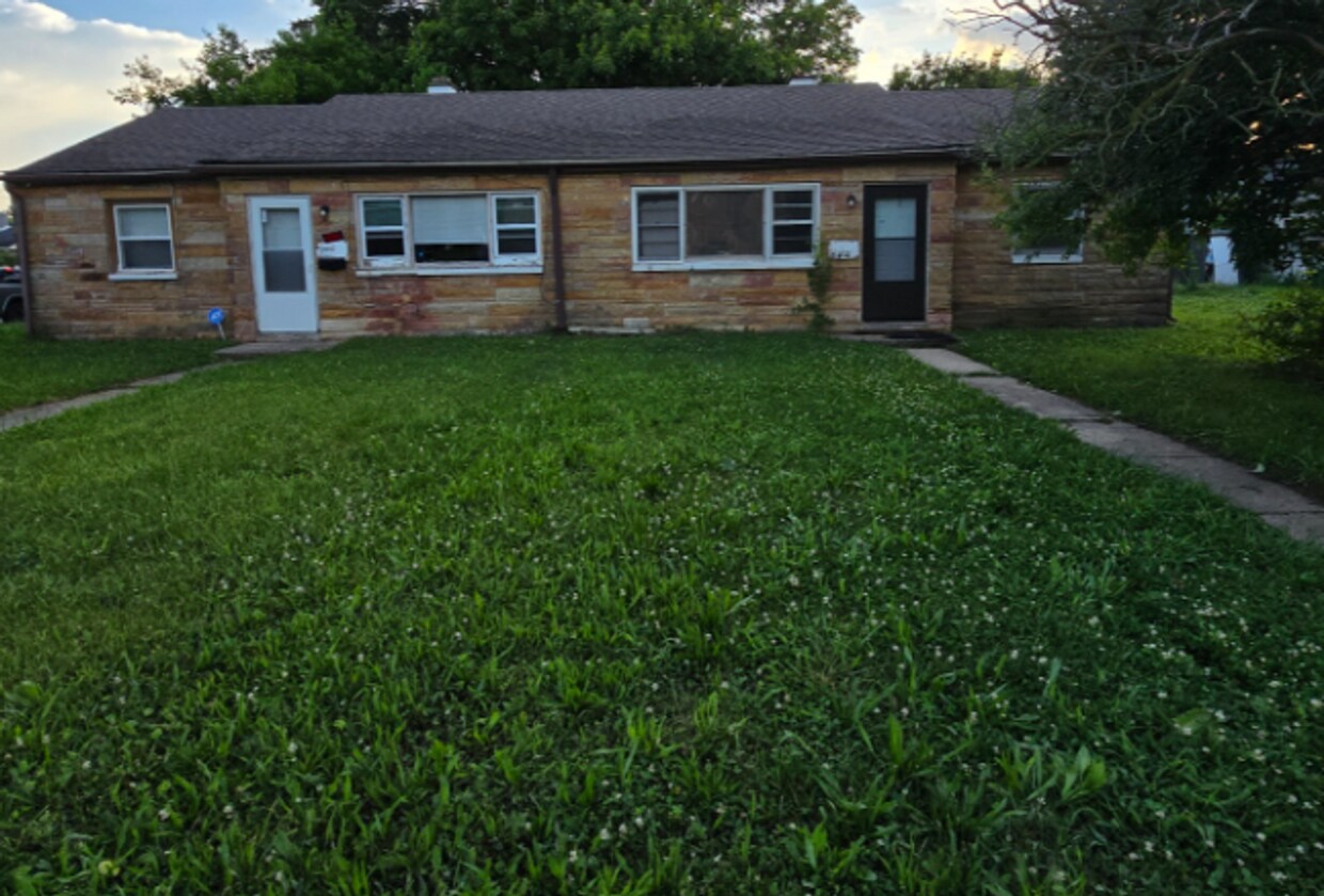 Two Bedroom Duplex located on the Eastside Near Arlington and 21st Street ! - Two Bedroom Duplex located on the Eastside Near Arlington  and 21st Street !