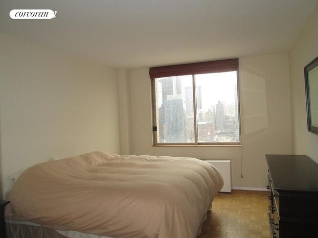 Building Photo - 350 W 50th St