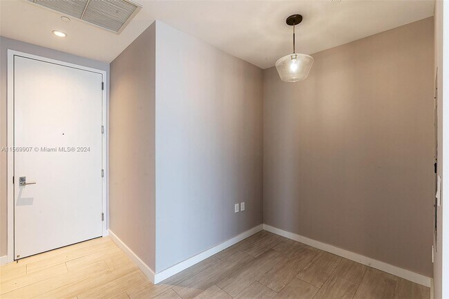 Foto del edificio - 2831 S Bayshore Dr
