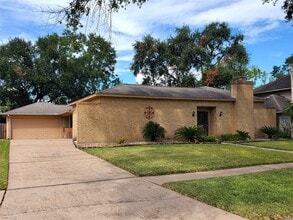 Building Photo - 15815 Crestbrook Dr
