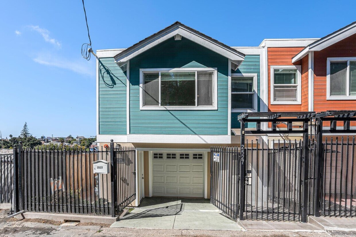 Foto principal - 2527 Wallace St