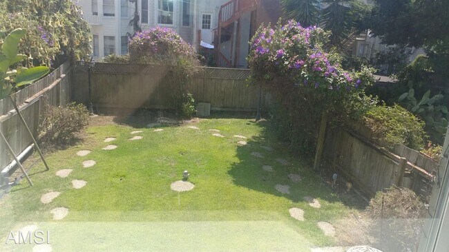 Foto del edificio - 3 br, 1 bath House - 811 Page St #2