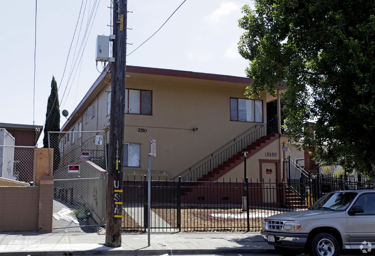 Building Photo - 2550 35th Ave