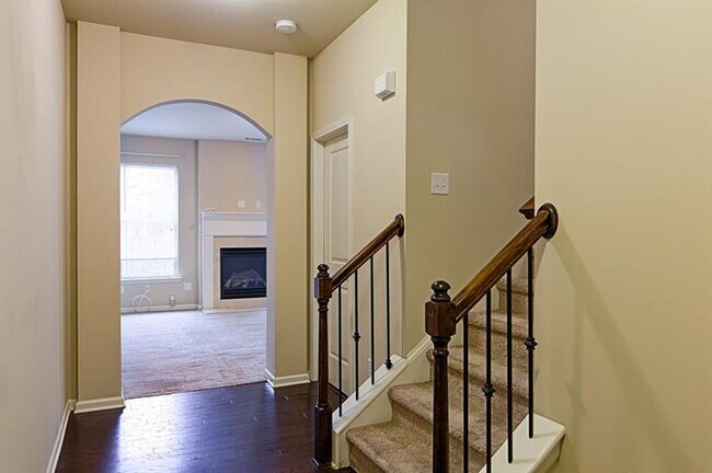 Building Photo - 5112 Acworth Landing Dr