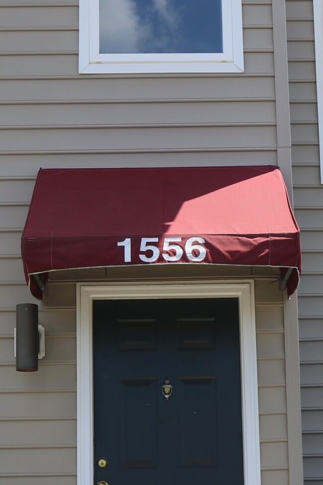 Photo - 1556 Devon Ln House