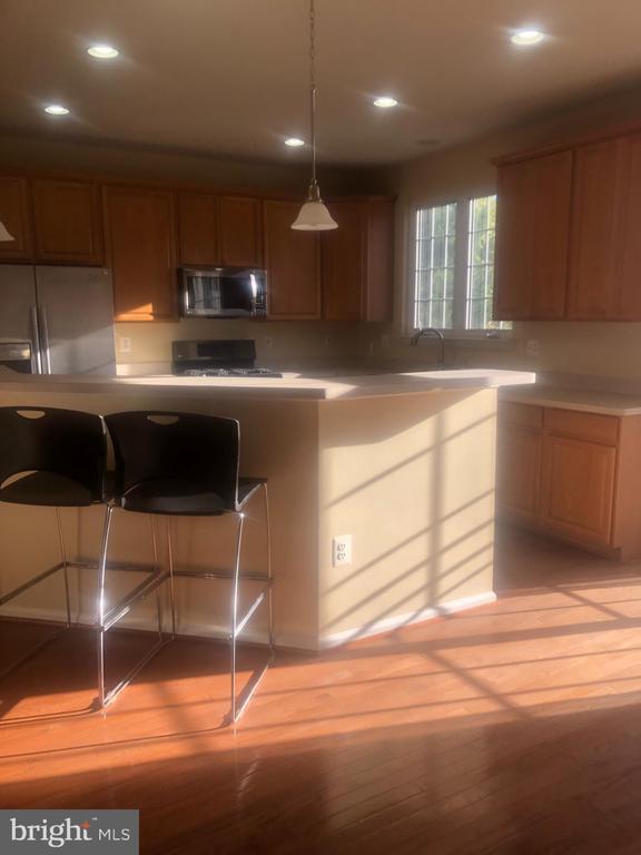 Building Photo - 4604 Carisbrooke Ln