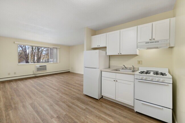 estudio - East Bay Apartments