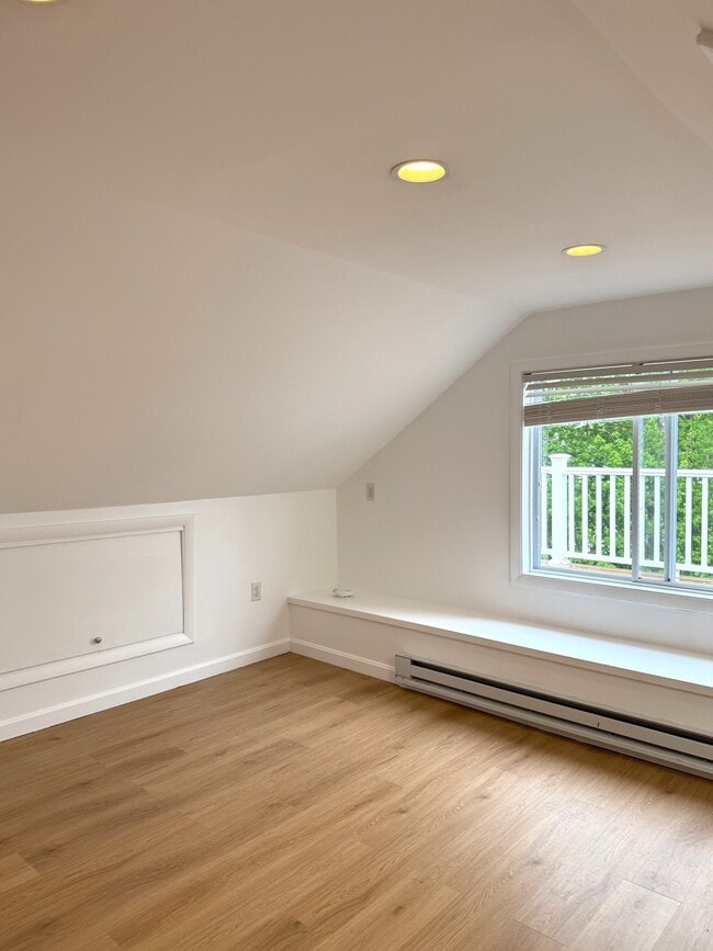 Building Photo - 23 Rendall Pl