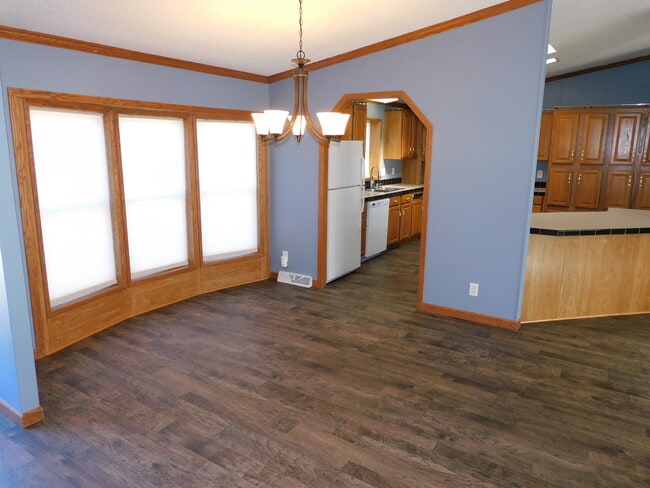 Building Photo - 12826 Oakwood Trl SW