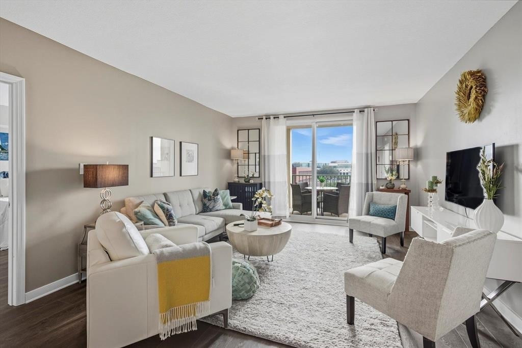 Primary Photo - 300 S Duval St