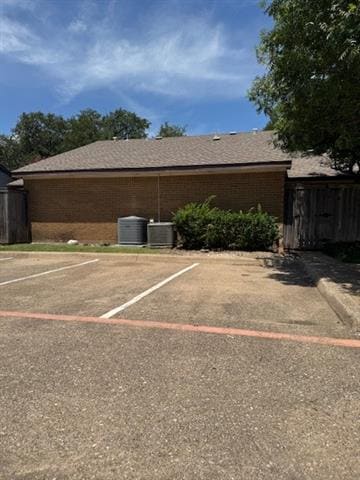 Building Photo - 2111 E Belt Line Rd
