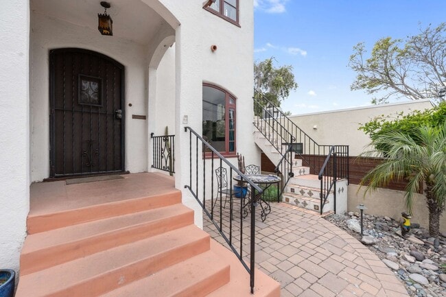 Building Photo - Historic Charm Meets Modern Living – Stunning 5 Bedroom Home on Iconic Myrtle Avenue