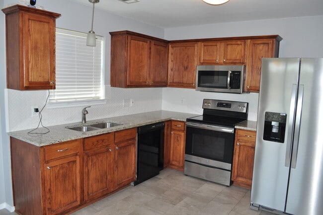 Kitchen - 705 Katy Ln