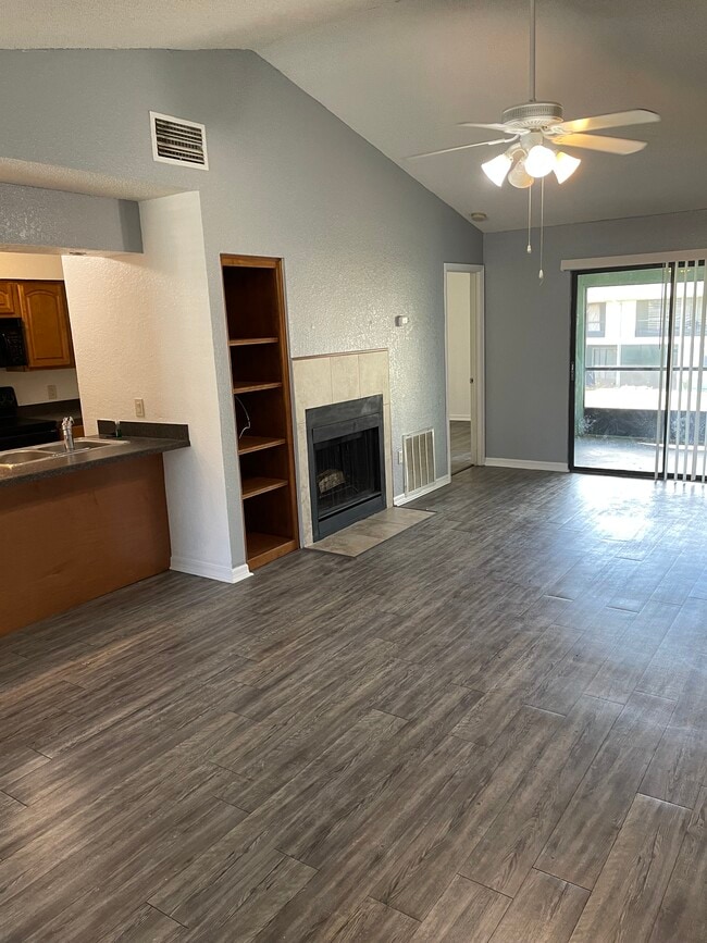 Building Photo - 536 Sun Valley Vlg