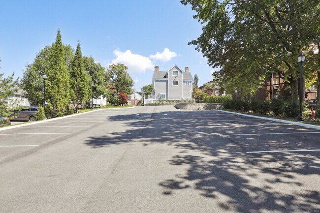 Foto del edificio - 138 Deer Hill Ave