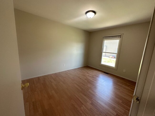 Foto del edificio - 406 E Main St