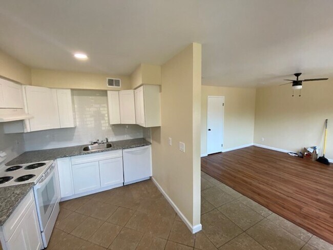 Foto del edificio - 5712 Kenneth Ave