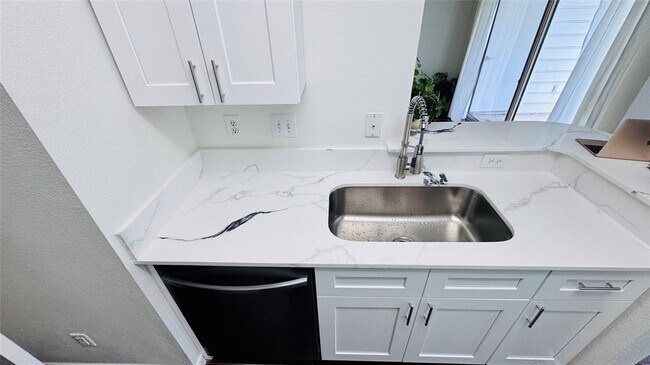 Foto del edificio - 6000 Shepherd Mountain Cove