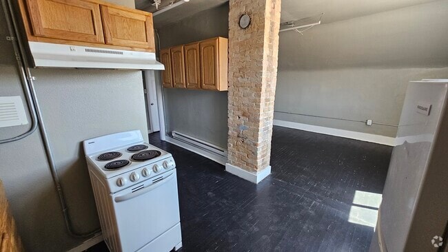 Building Photo - 1314 E Evans Ave