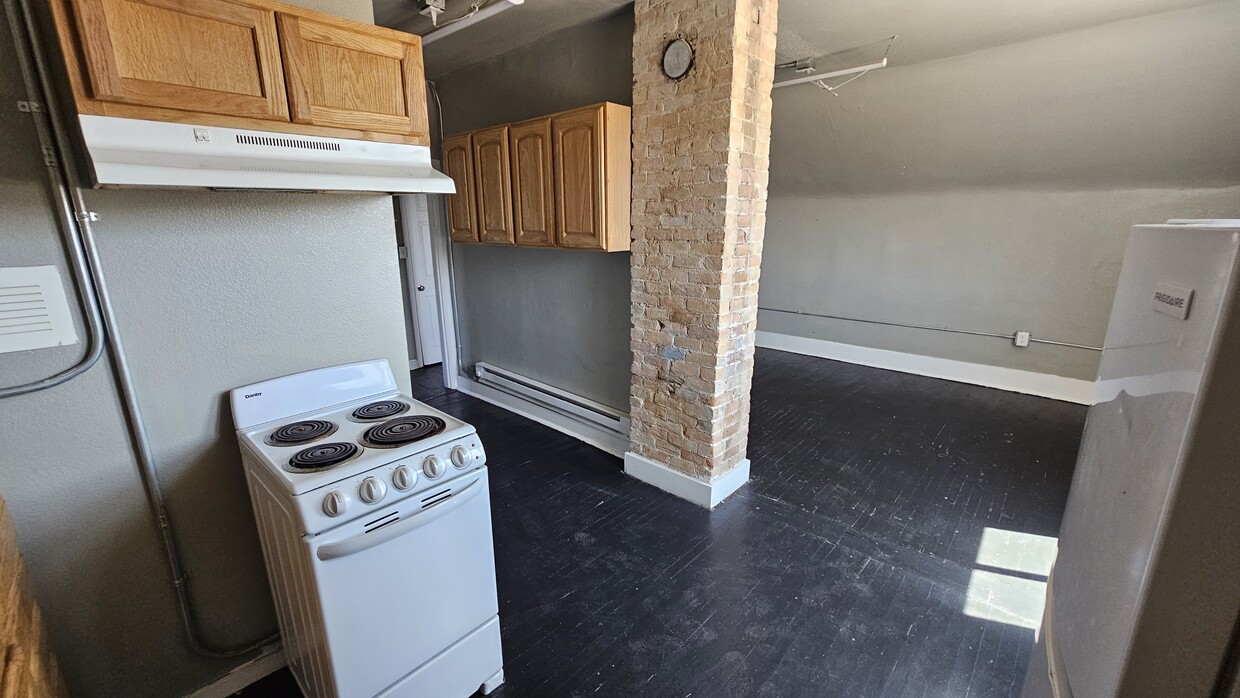 Primary Photo - 1314 E Evans Ave